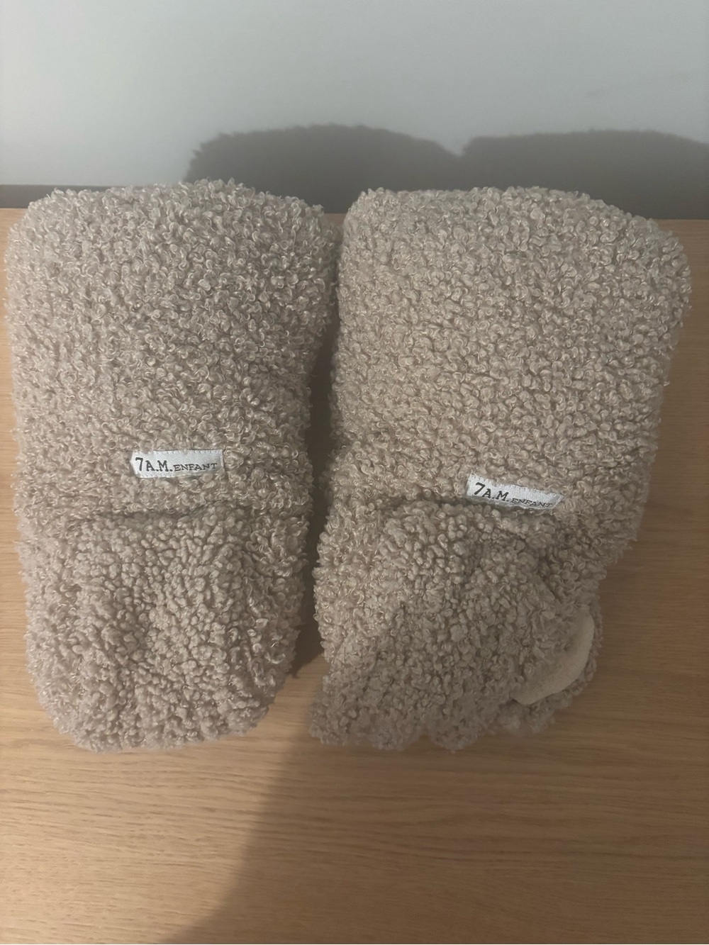 7AM Enfant Cozy Sherpa Teddy handmuffs